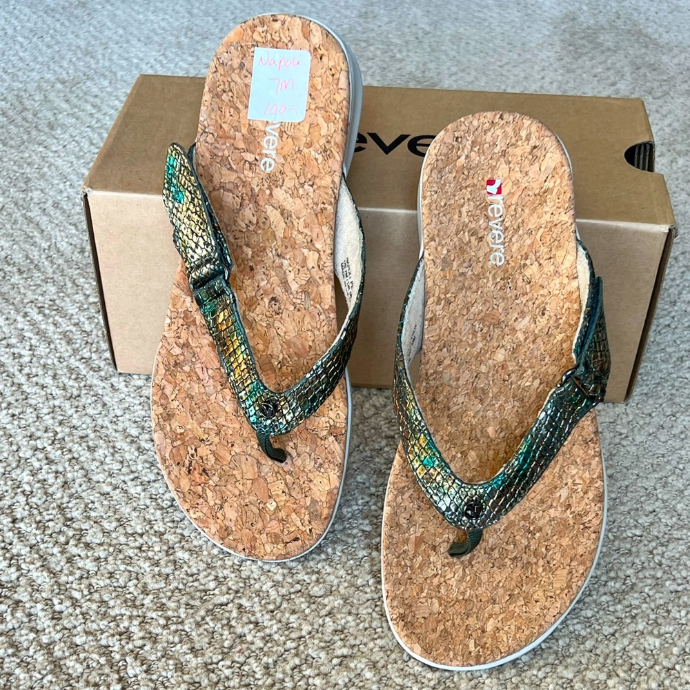 REVERE    "NAPOLI"   FLIP FLOPS   SIZE: 7  COLOR: PEACOCK          ***NWT***